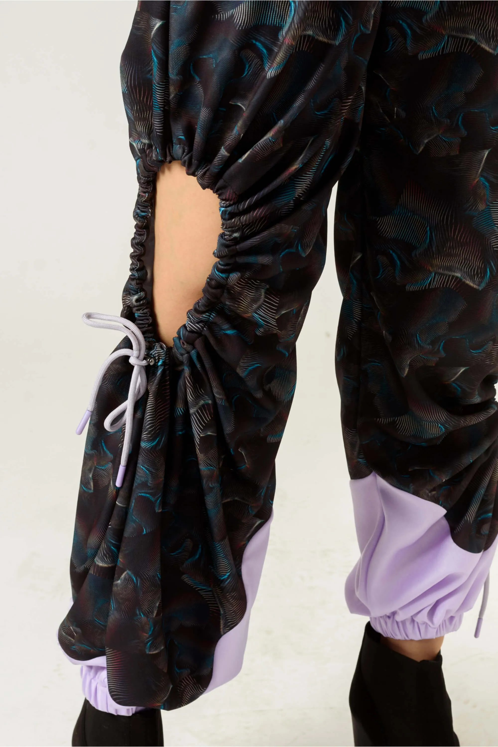 Black agitation trousers
