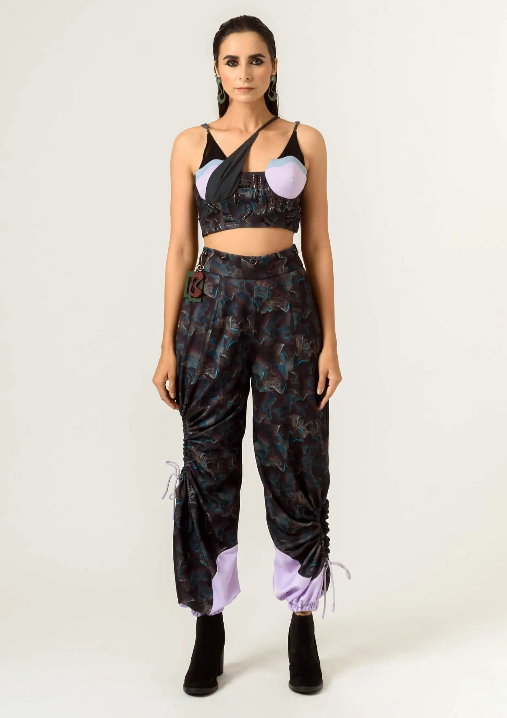 Black agitation trousers