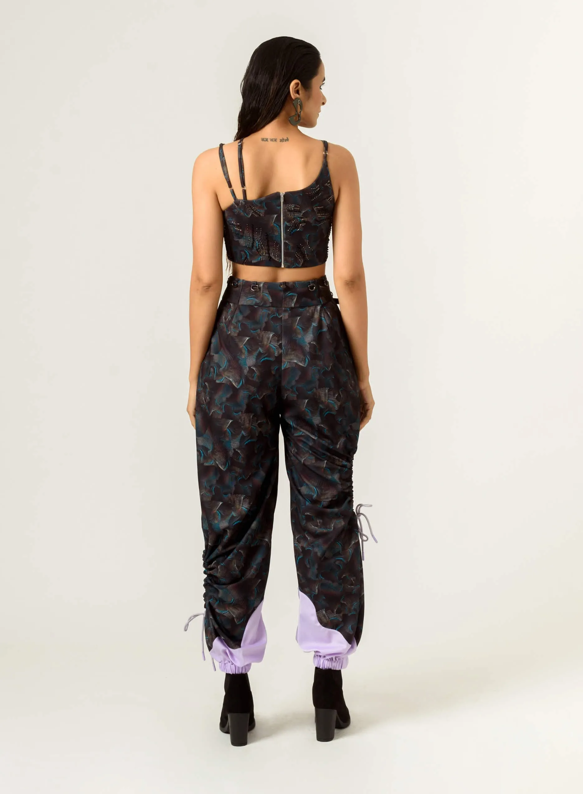 Black agitation trousers