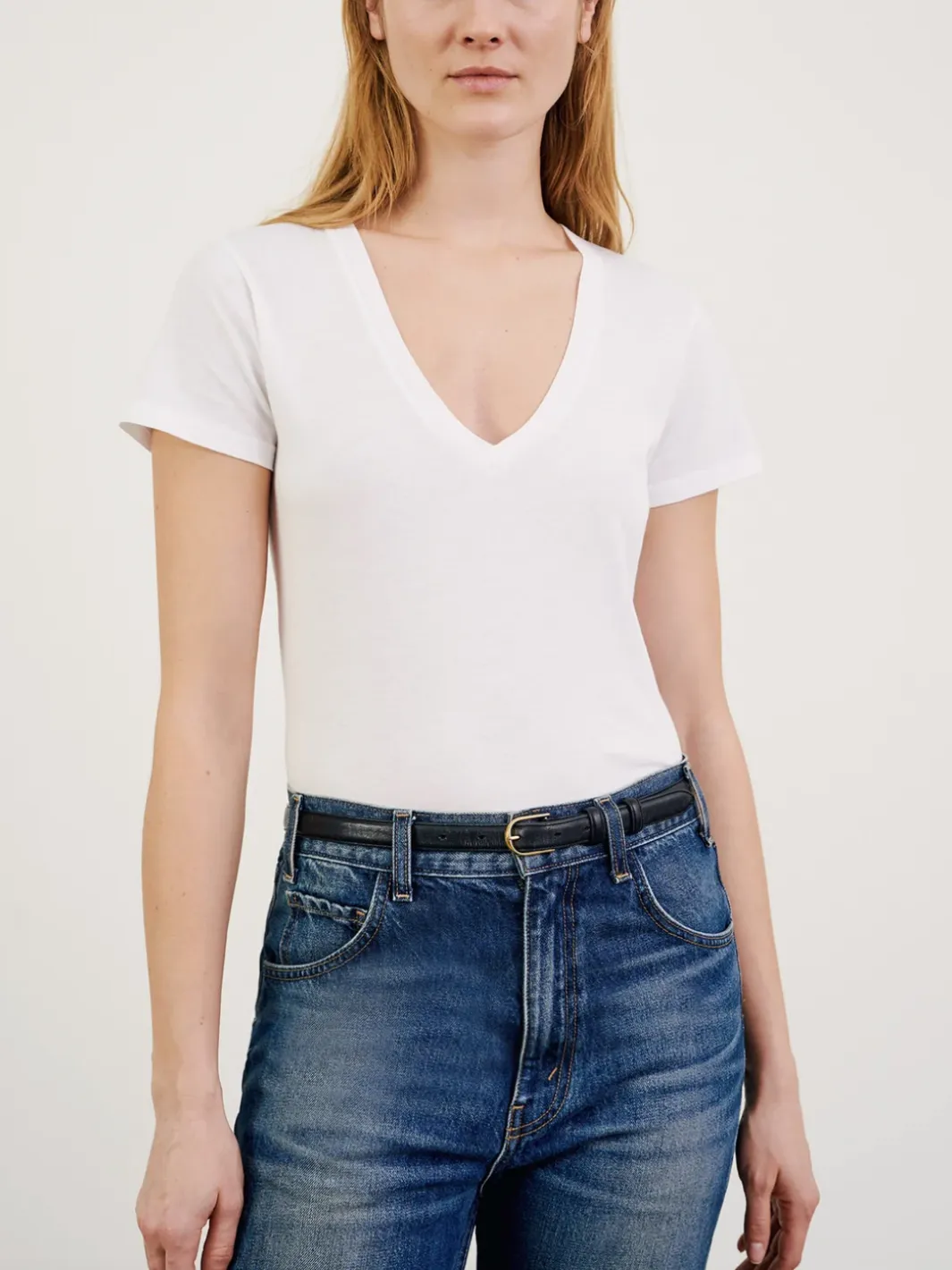 CAROL VNECK TEE SHIRT IN WHITE