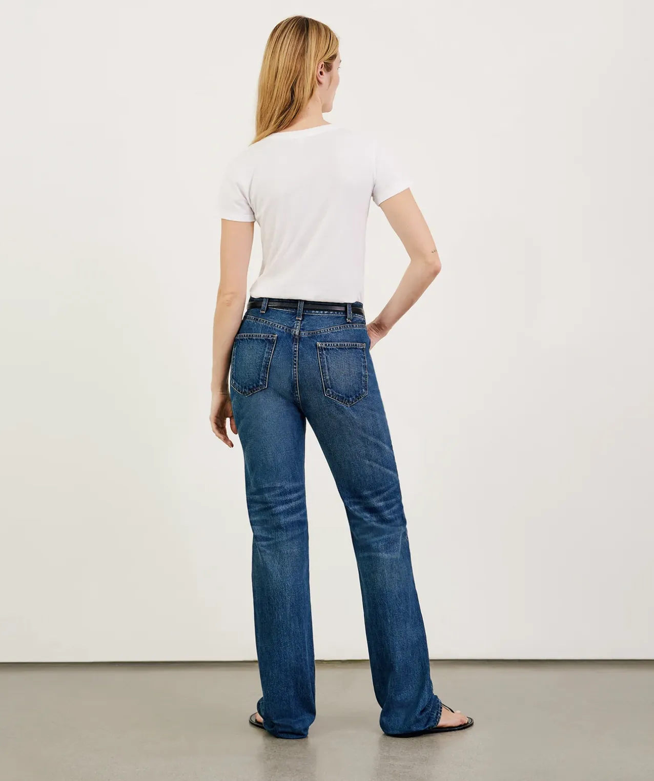 CAROL VNECK TEE SHIRT IN WHITE