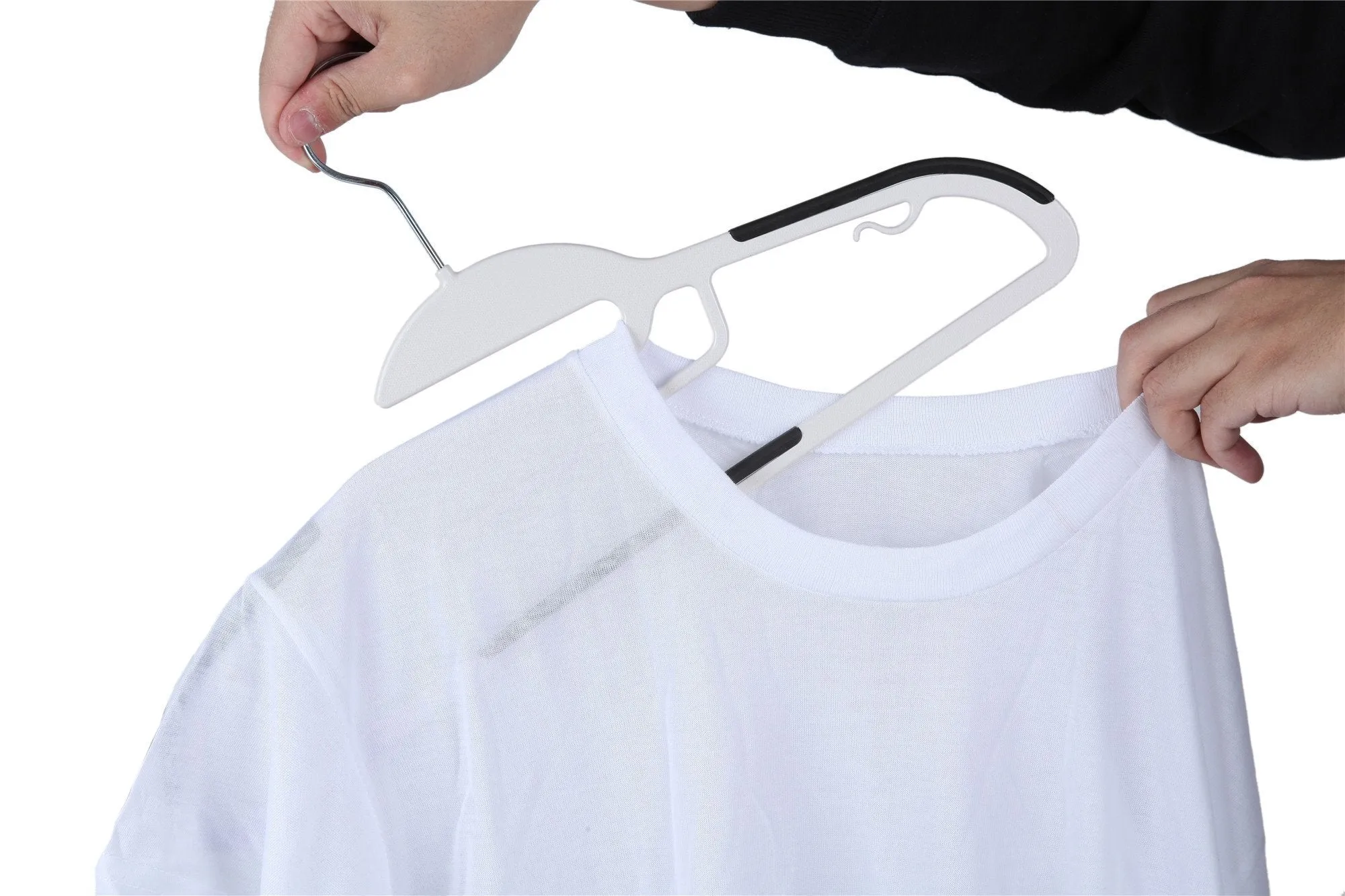Finnhomy Heavy Duty 50 Pack Plastic Hangers, Durable Clothes Hangers with Non-Slip Pads, Space Saving Easy Slide Organizer for Bedroom Closet, Great for Shirts, Pants,White