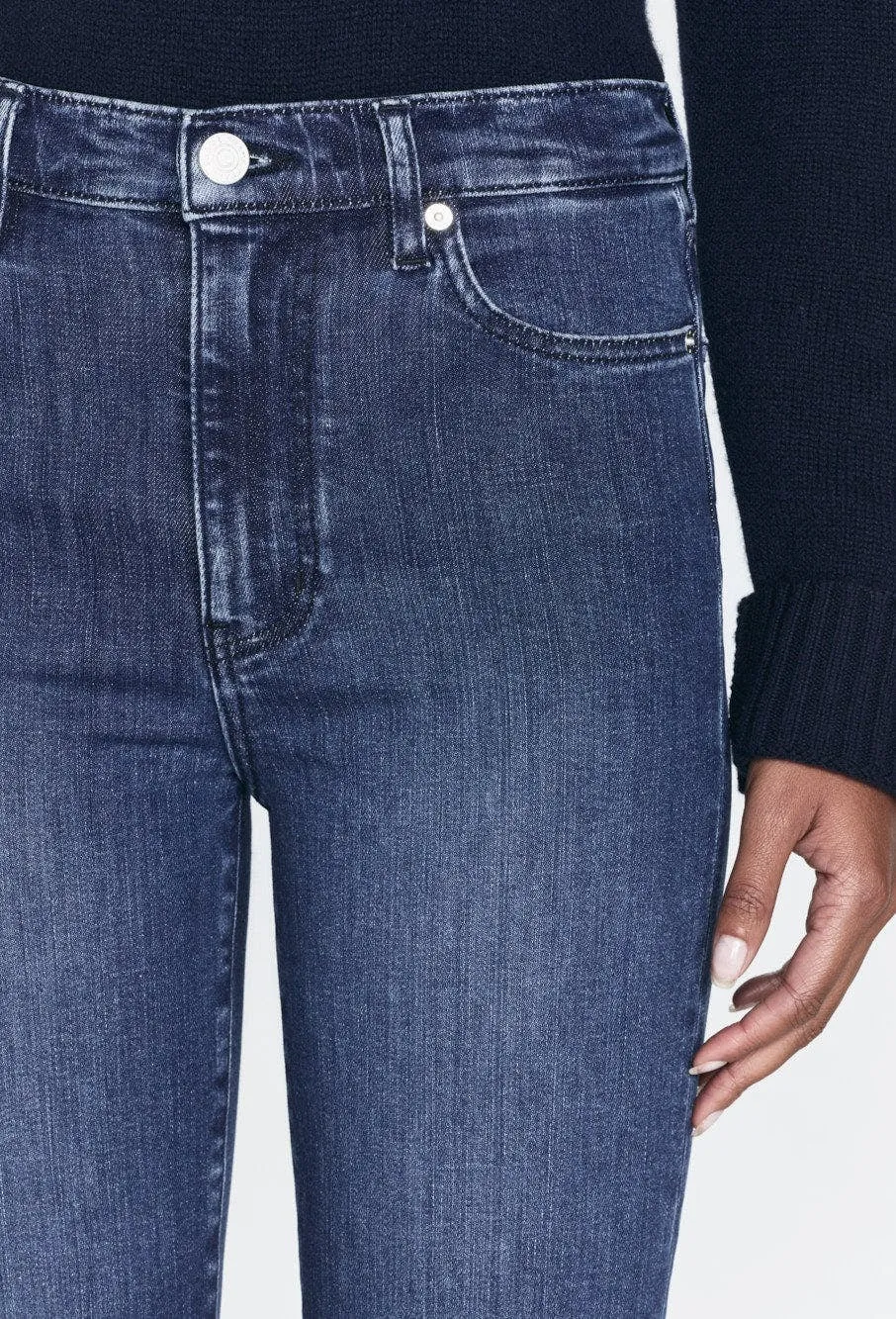 Frame Le Sleek Straight Denim Jeans in Thunderstorm