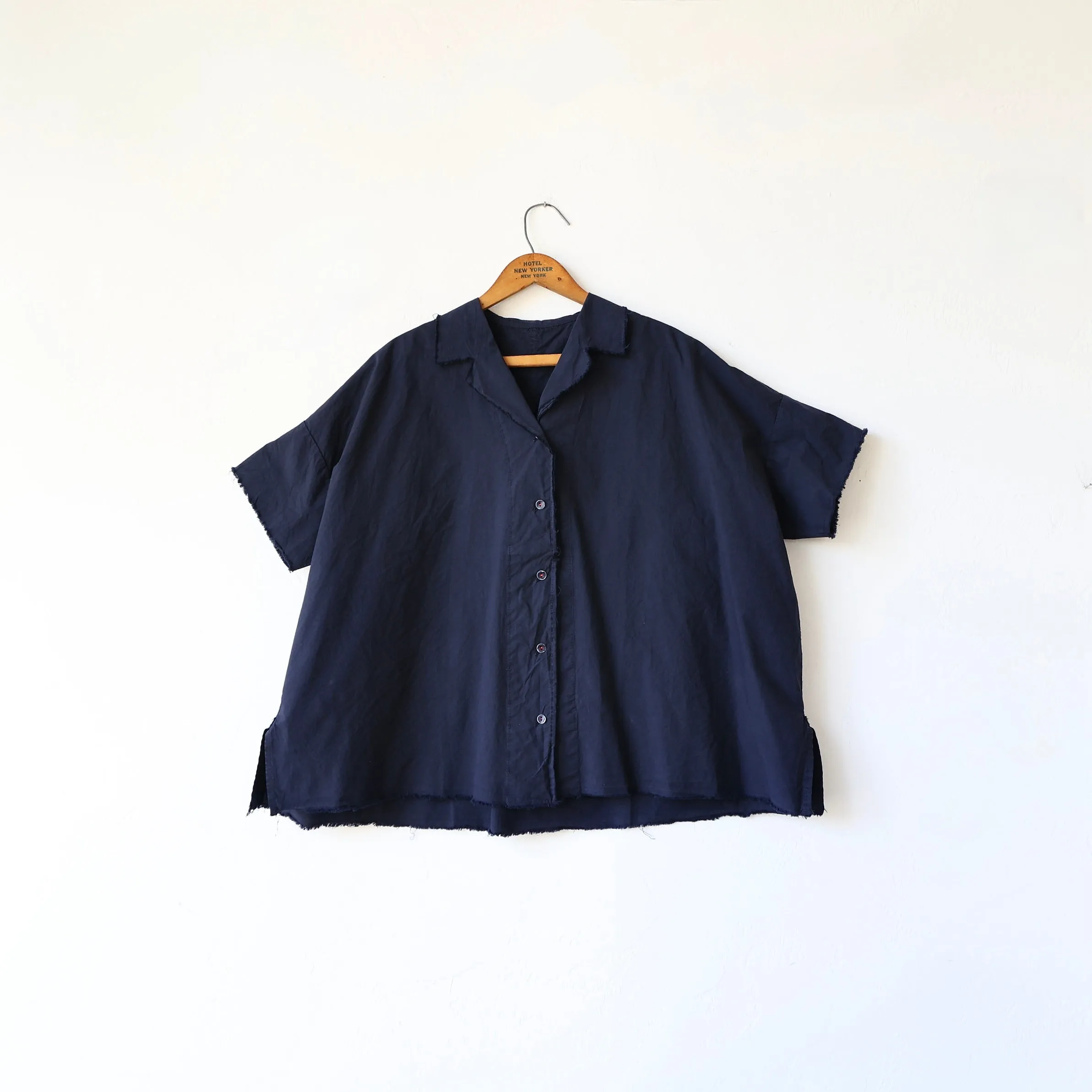 Hannoh Notch Collar Shirt - Navy