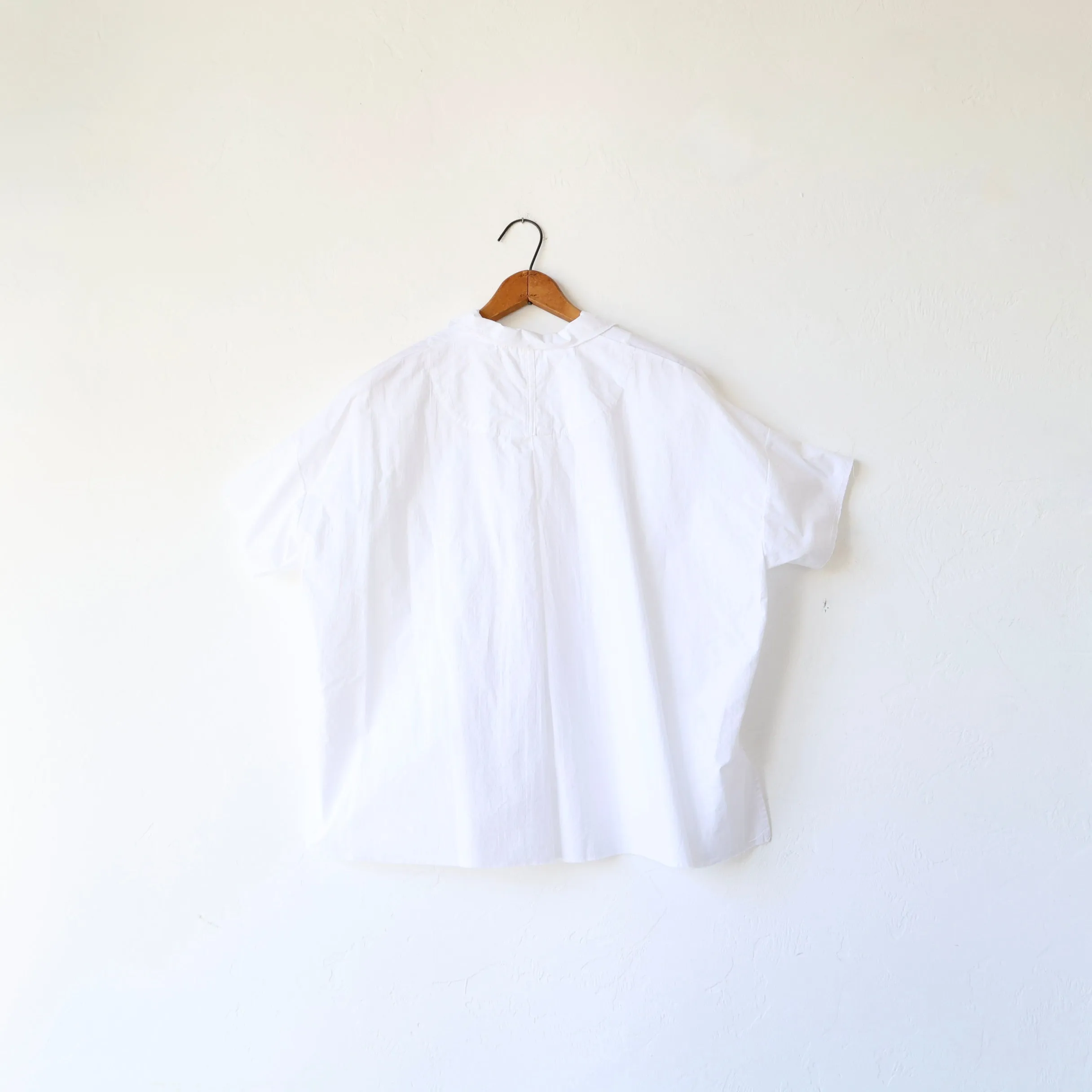 Hannoh Notch Collar Shirt - White