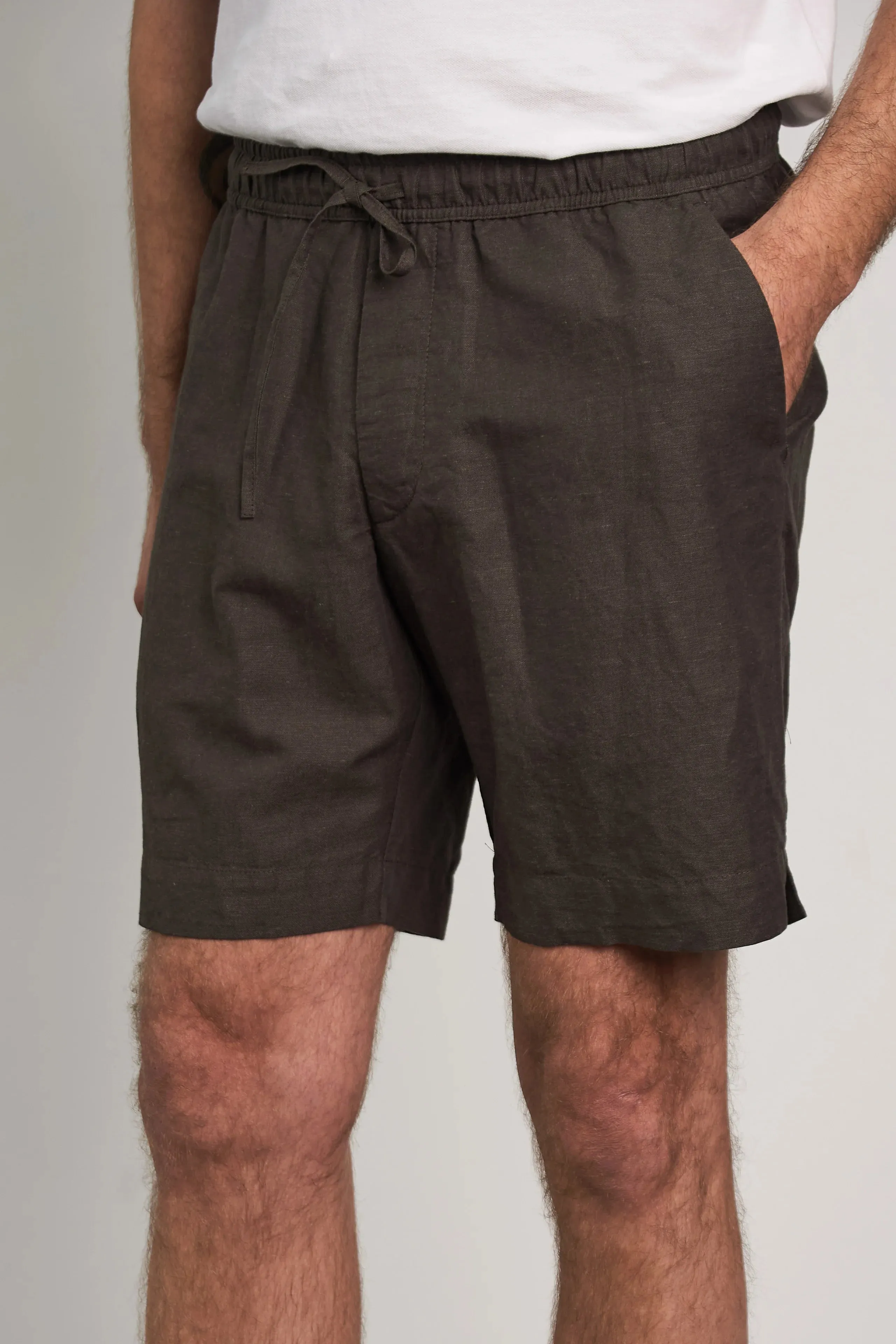 jim shorts in linen coffee