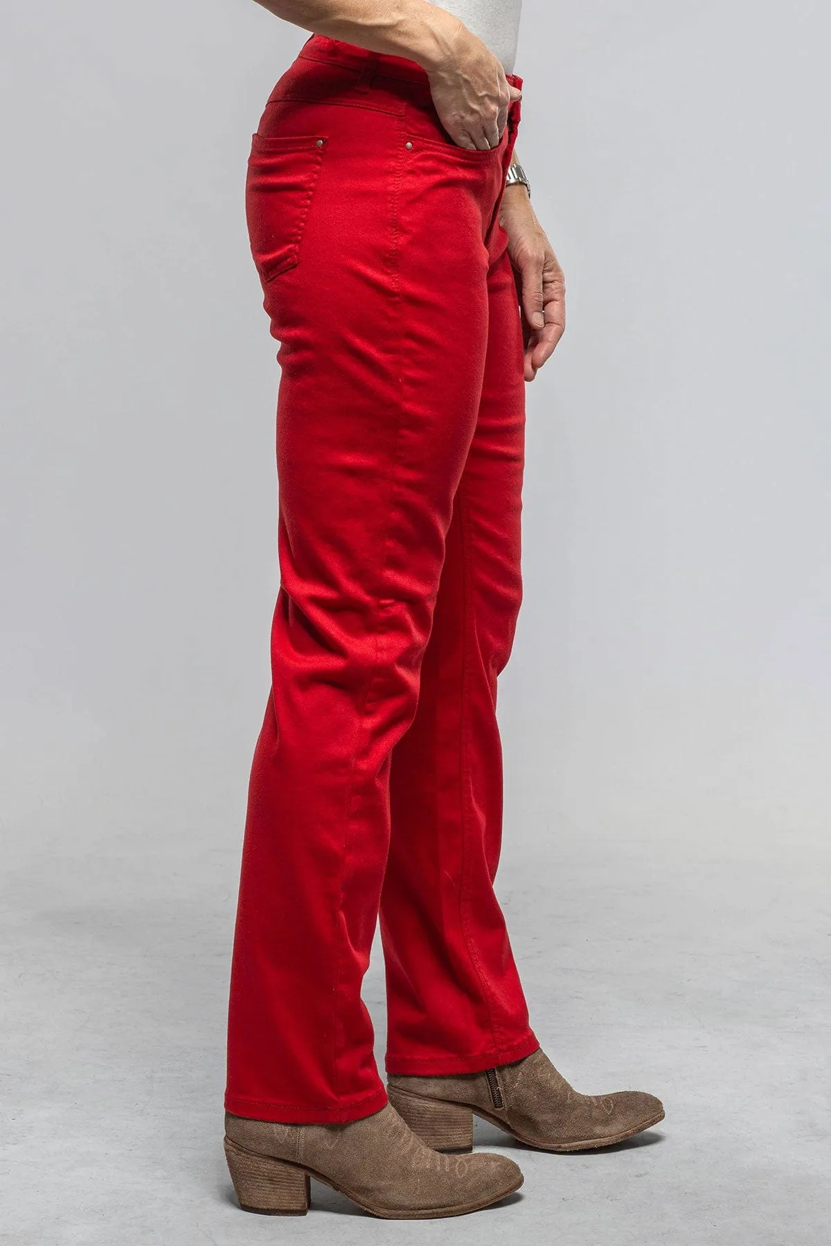 MAC Dream Straight in Ruby Red