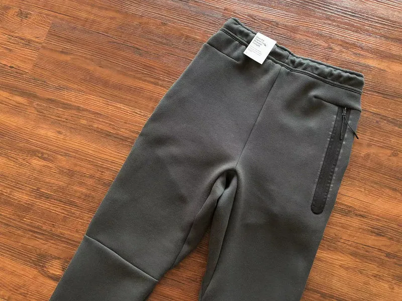 NIKE TECH FLEECE PANTS x BLACK/DARK SMOKE GREY