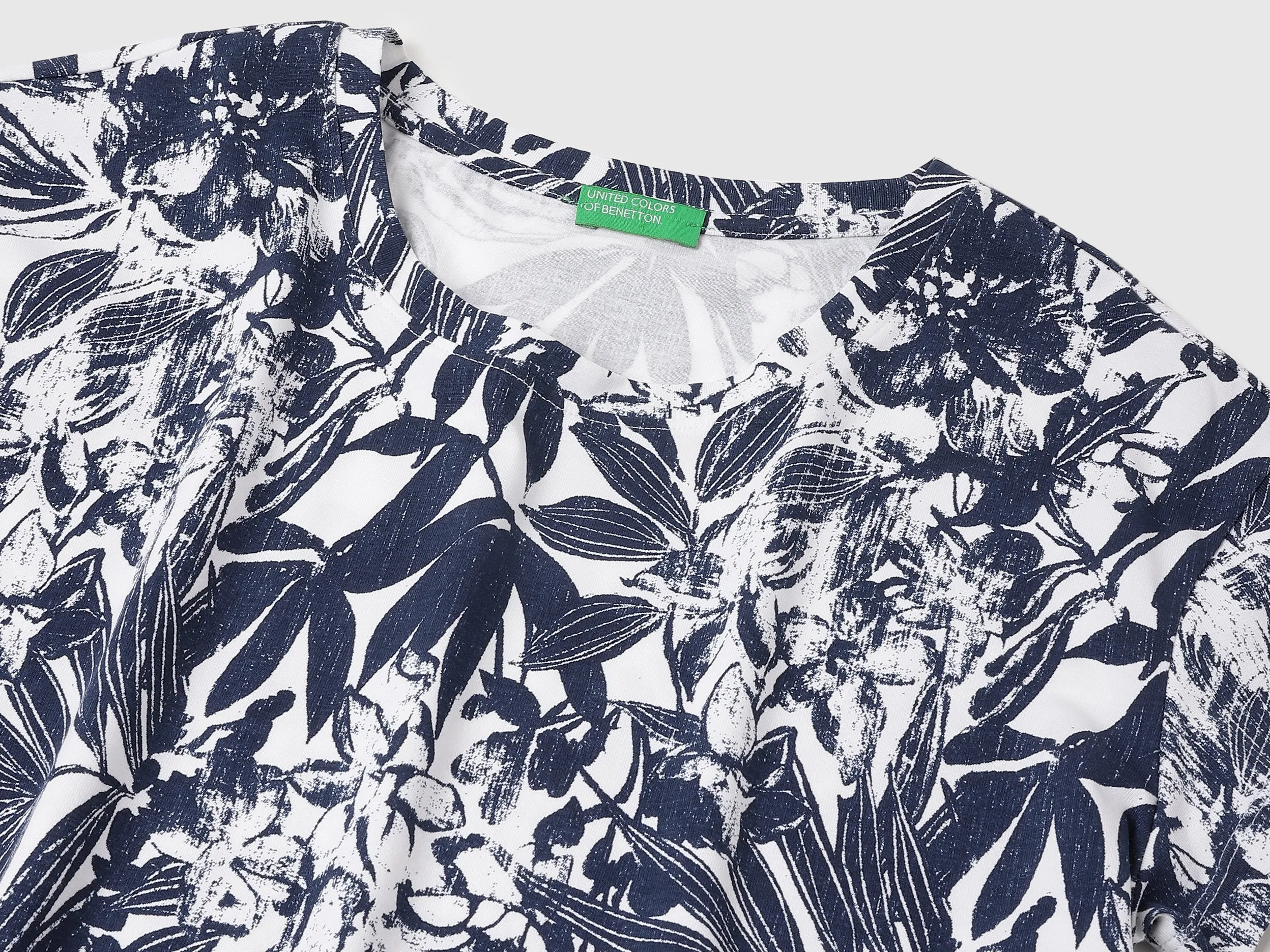 Round Neck Tropical T-shirt