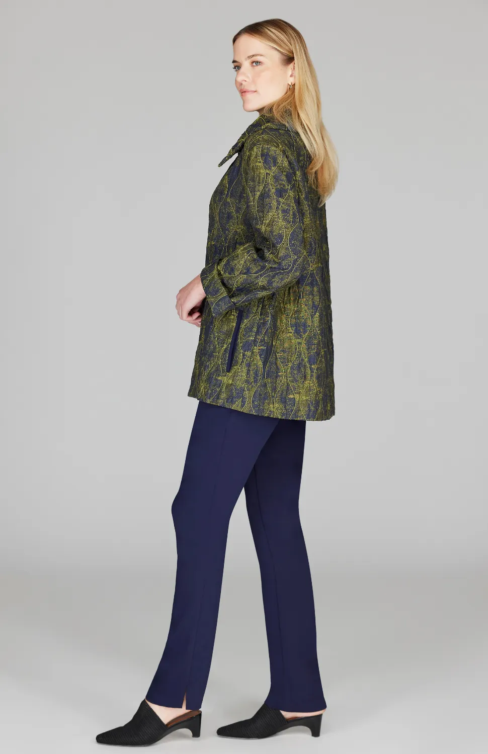 Textured Wave Oversized Collar Zip Jacket