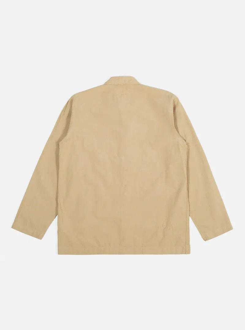 【Universal Works】Bakers Overshirt In Sand Organic Fine Poplin／成衣染 沙色 烘焙師襯衫外套