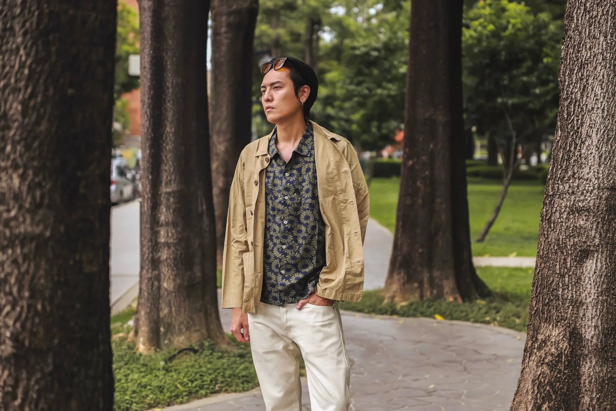 【Universal Works】Bakers Overshirt In Sand Organic Fine Poplin／成衣染 沙色 烘焙師襯衫外套