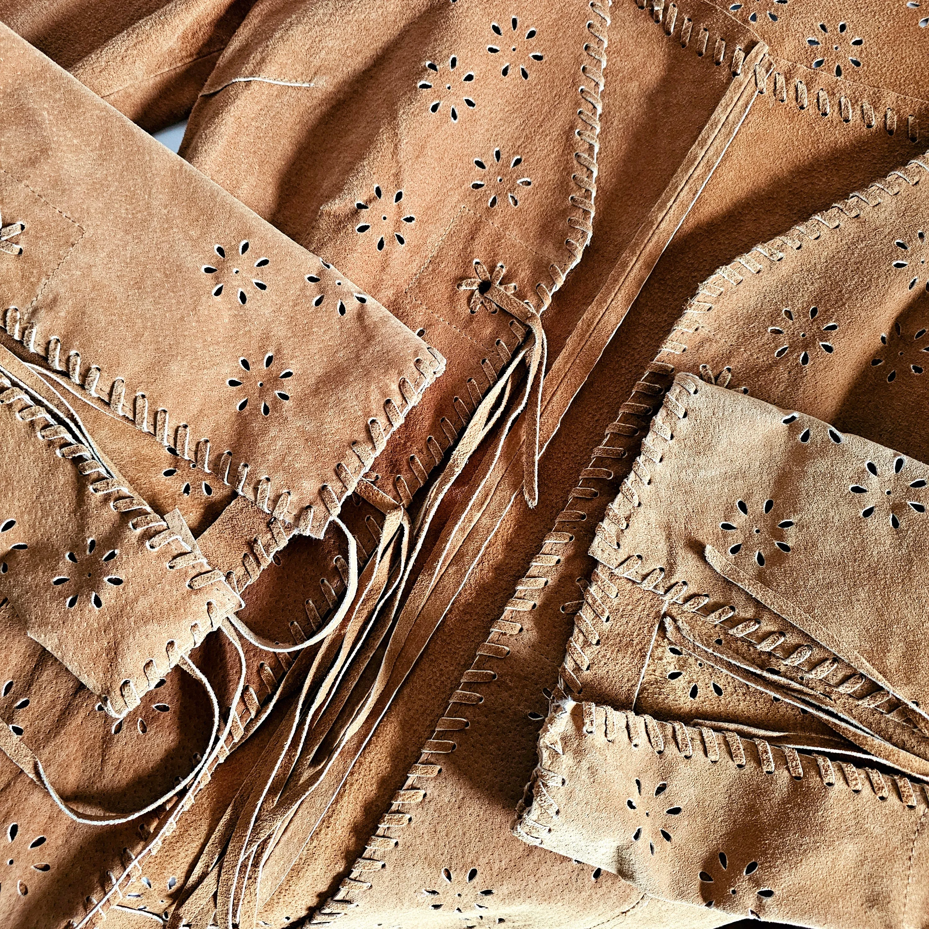 Vintage Suede Boho Cowgirl Jacket – Floral Cutout & Whipstitch Detail X small