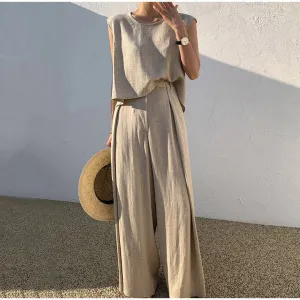Wide-leg linen trousers and an o-neck top